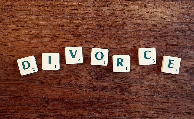 divorce avec lettres du jeu
 scrabble
